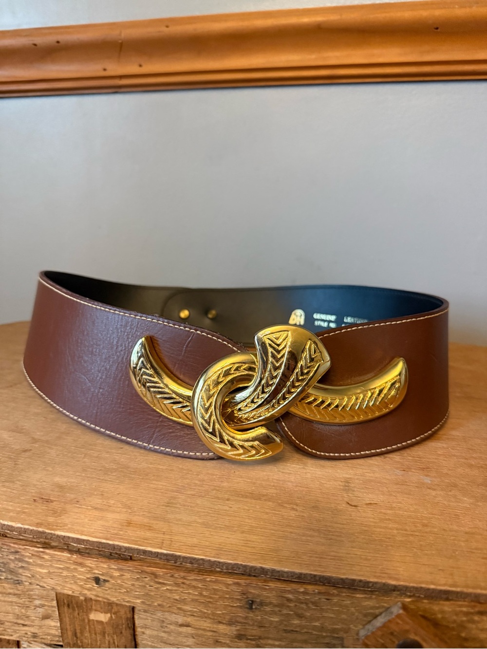 DH ROC  vintage  wide leather belt w/gold  interlocking statement buckle S/M